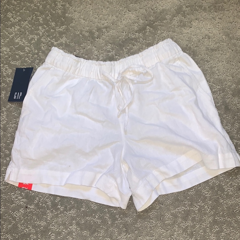GAP High Waist White Shorts for Casual Comfort